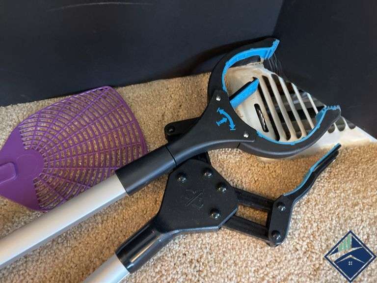 Gisung Claw Grabbers & Fly Swatter