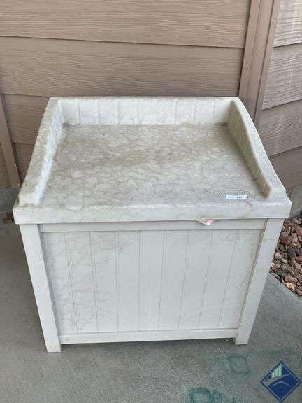 Suncast Single Bench with Contents