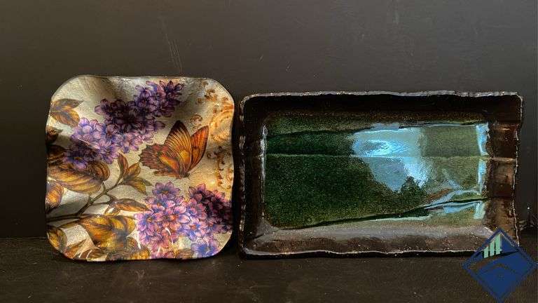 Decorative Plates & Porcelain Flower Arrangements