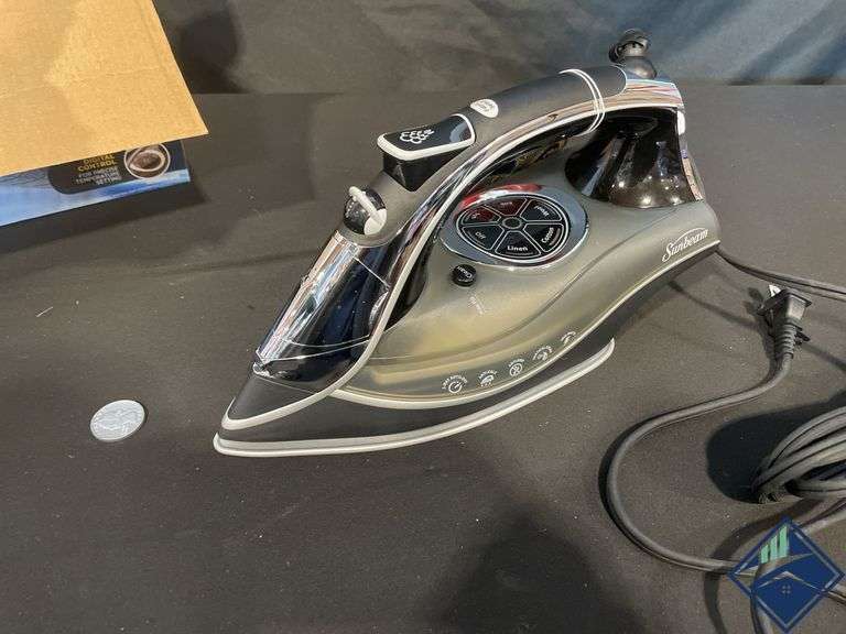 Sunbeam(R) Aero Ceramic Soleplate Iron - Like New