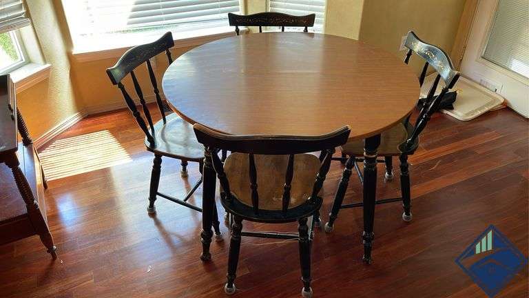 Round Dining Table with 4 Chairs