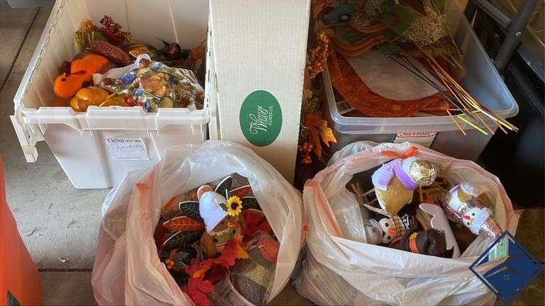 Fall & Thanksgiving Themed Decor