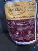 Hotel Grand Luxury 650 Fill Power Down Comforter King Size 108x98 - Retail: $ 119.99   - Like New - 