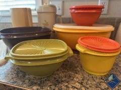 Tupperware Bowl Set