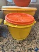 Tupperware Bowl Set