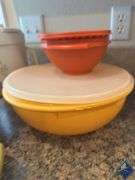 Tupperware Bowl Set