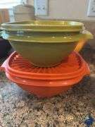 Tupperware Bowl Set