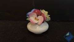 Decorative Plates & Porcelain Flower Arrangements