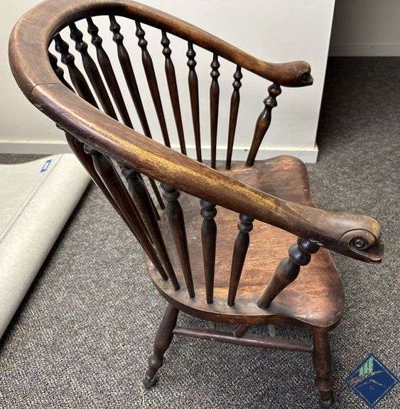 Antique Wood Classic Windsor Style Chair