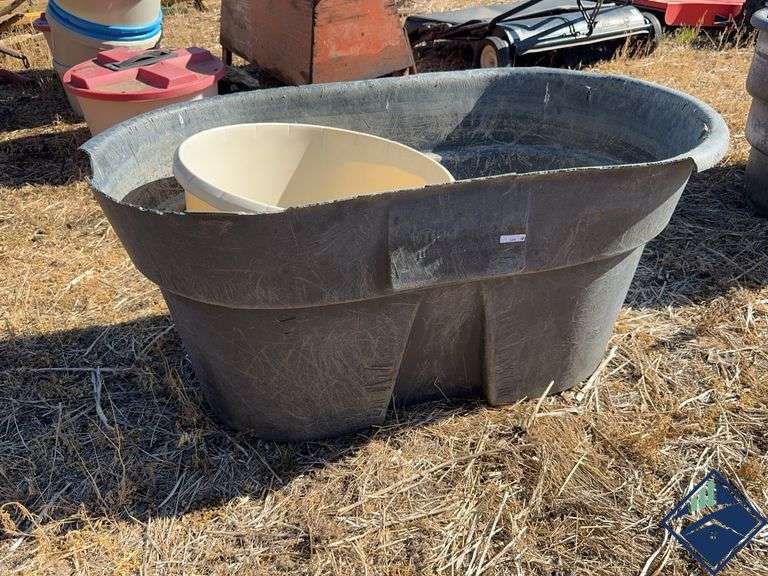 100 Gallon Water Trough & Feed Tubs