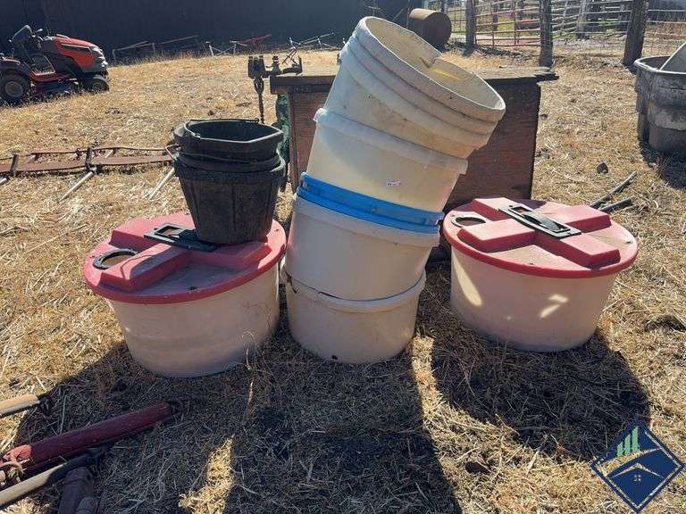 Feed Bins & Buckets