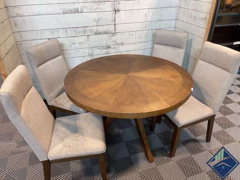 Kaelyn 5 Piece Dining Room Set - Retail: $ 999.99 - Retail: $ 999.99