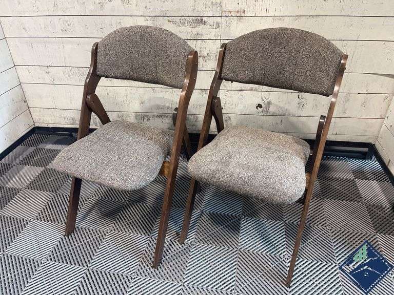 (2) Heartland RV Magnolia Maple Church Basswood Folding Chairs