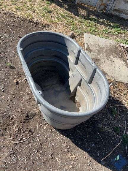 Rubbermaid 100 Gallon Water Trough