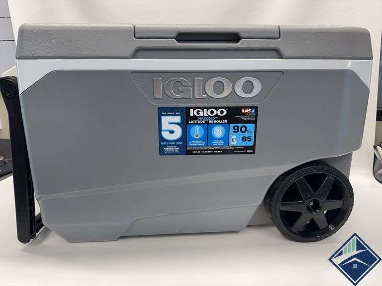 Igloo 90QT Rolling Cooler - Retail: $ 79.99   - Like New