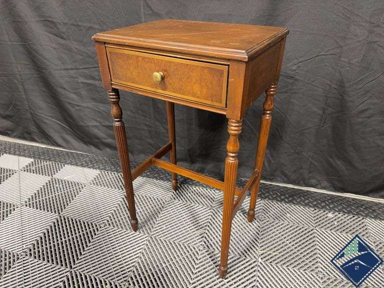 Landstrom Furniture Corp of Illinois French Regency  End Table