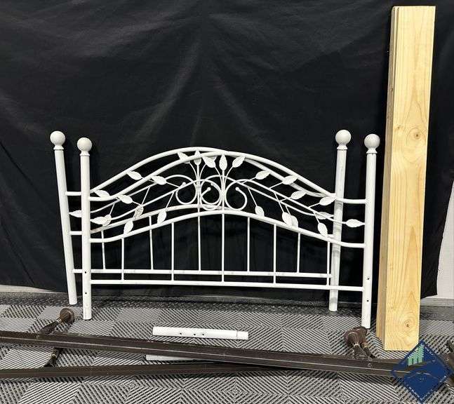 White Metal Full Bedframe