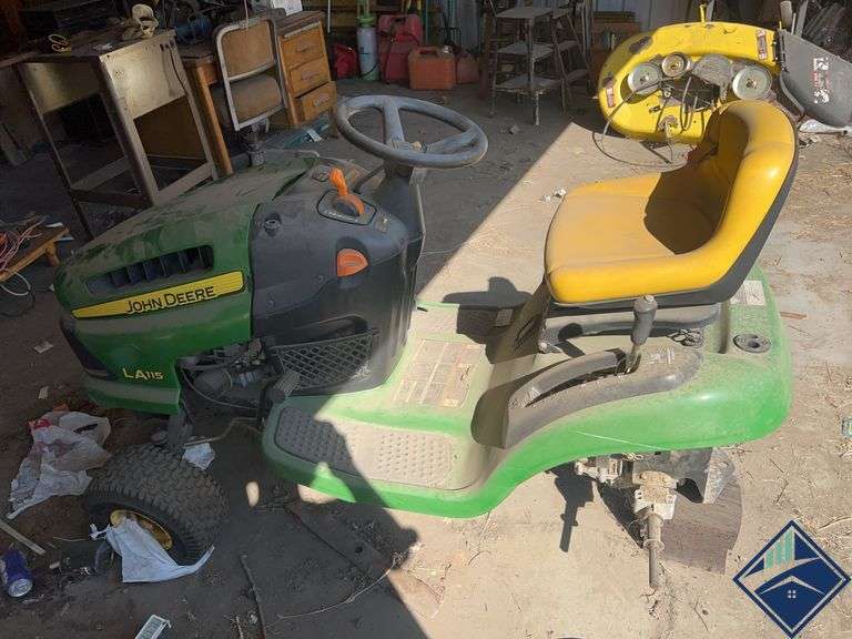 John Deere Lawnmower