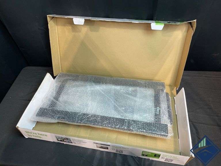 Full-Motion TV Wall Mount, Model SLF428-B1