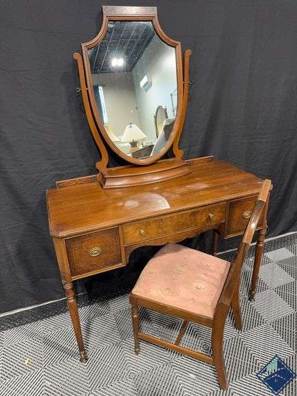 Landstrom Furniture Corp of Illinois French Regency Vanity/Desk