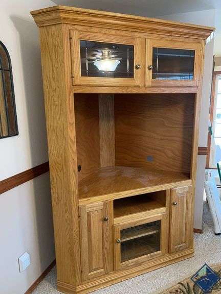 Oak Corner Entertainment Center Cabinet *upstairs*