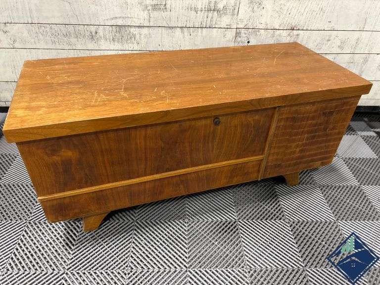 Cavalier Cedar Chest With Wooden Exterior and Green Felt Tray