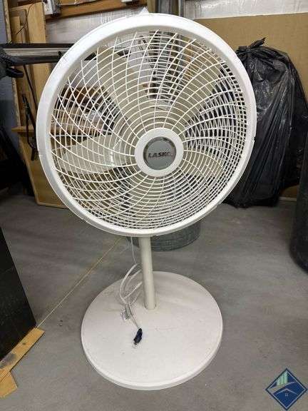 Lasko White Oscillating Pedestal Fan