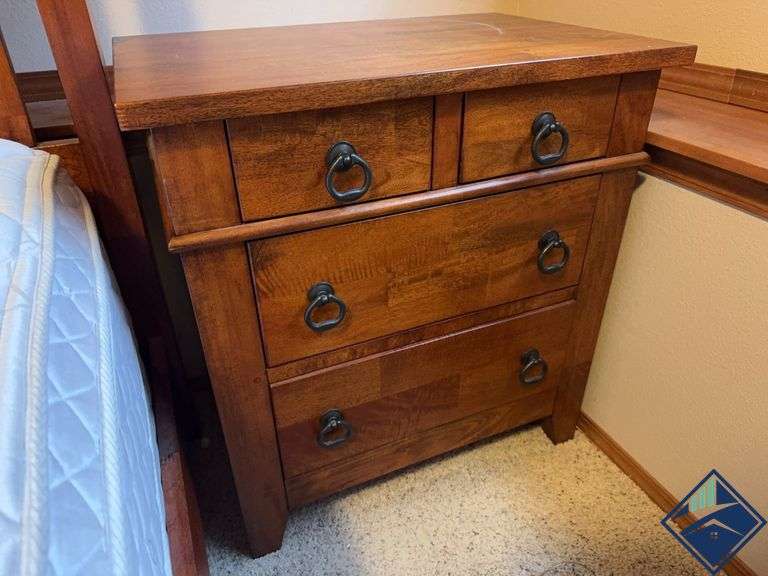 Dick Idol Nightstand *basement*