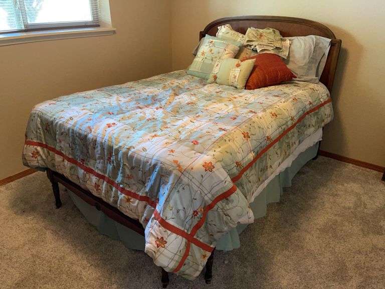 Vintage Full Bed Frame With Mattress & Bedding *basement*