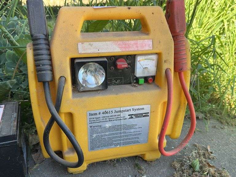 Portable Jumpstart System With Emergency Light