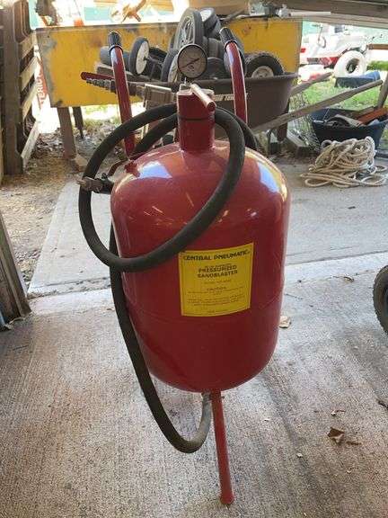 Central Pneumatic Pressurized Sandblaster