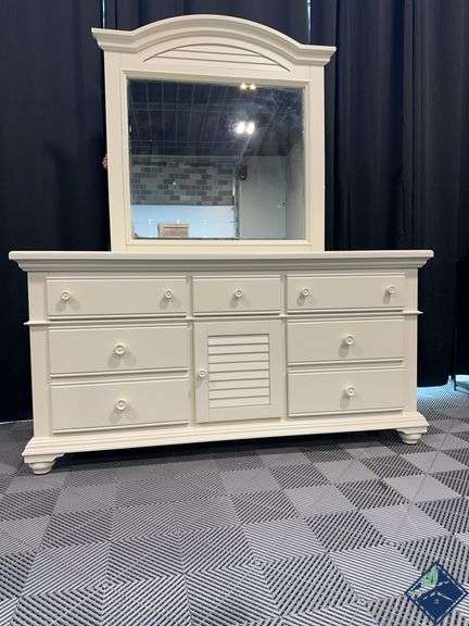 broyhill white dresser Faux Bamboo by 60" Long Inspired by the grandeur and grace of European traditional style Broyhill White Nine-Drawer Dresser -