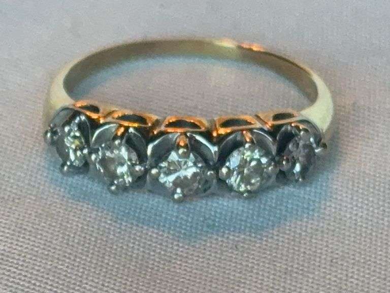 Vintage Gold Ring With Five Diamonds
