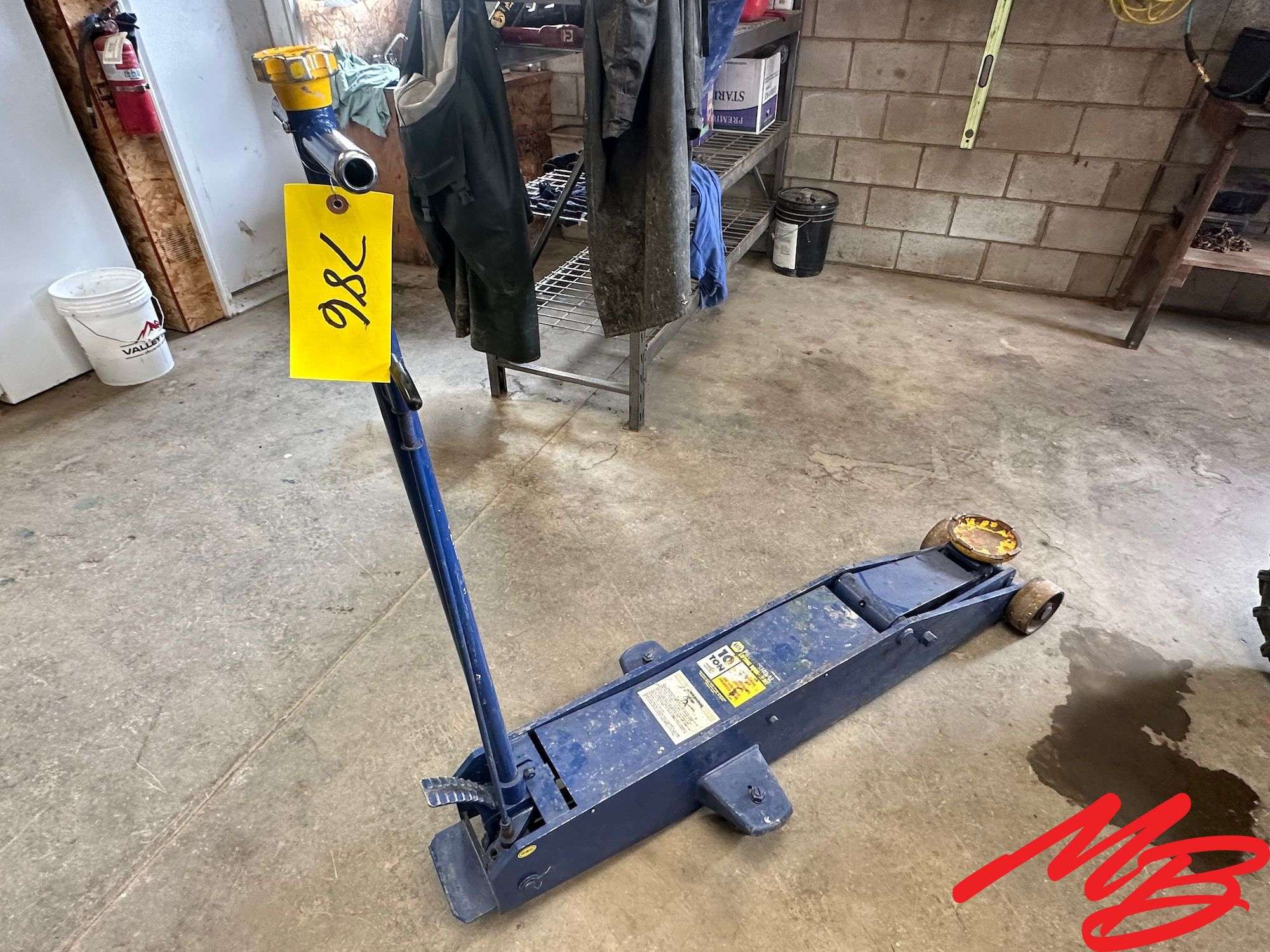 NAPA 10-Ton Professional Hydraulic Floor Jack - Musser Bros Inc