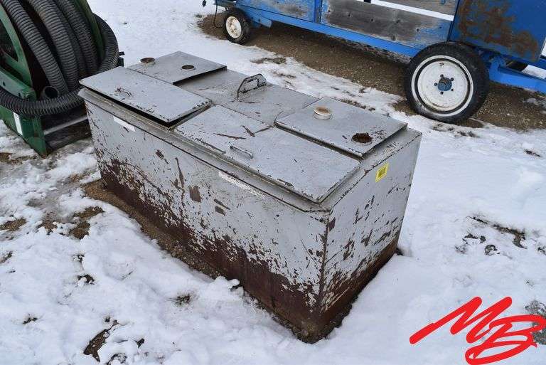 2 Compartment Fuel Tank w/Tool Box 5'x 27"x 25"