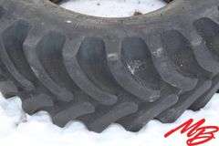 (1) 16.9-26 Tire (fr)