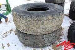 2) 20.5 R25 Tires (fr)