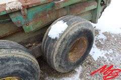 John Deere Manure Spreader 16'