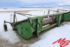 John Deere Header 11" Tine Pickup, Auger Feed