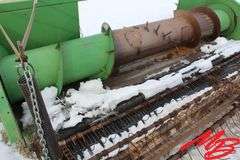 John Deere Header 11" Tine Pickup, Auger Feed