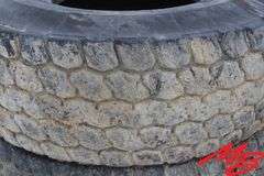 2) 20.5 R25 Tires (fr)