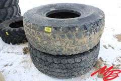2) 20.5 R25 Tires (fr)