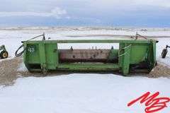 John Deere Header 11" Tine Pickup, Auger Feed