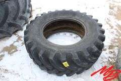 (1) 16.9-26 Tire (fr)