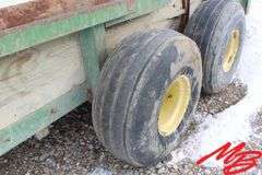John Deere Manure Spreader 16'