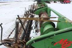 John Deere Header 11" Tine Pickup, Auger Feed