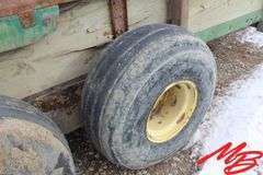 John Deere Manure Spreader 16'