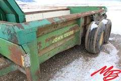 John Deere Manure Spreader 16'