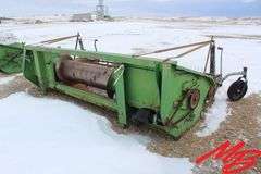 John Deere Header 11" Tine Pickup, Auger Feed