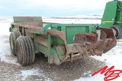 John Deere Manure Spreader 16'